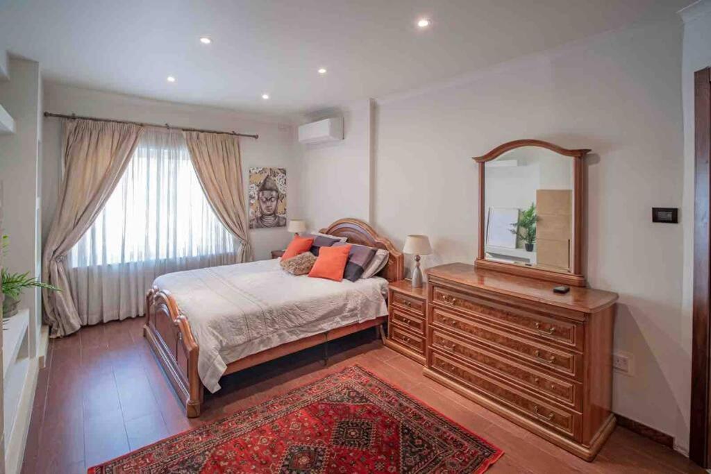 Pembroke St Julians Luxury, Comfort, Location 外观 照片